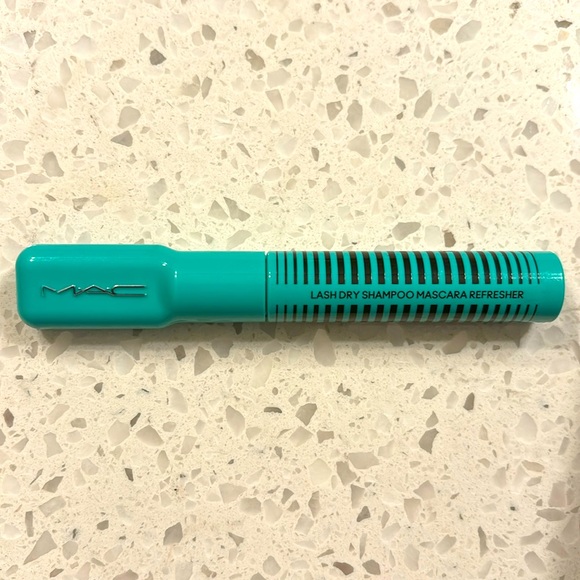 MAC dry shampoo for lashes! New out of box - Picture 1 of 2